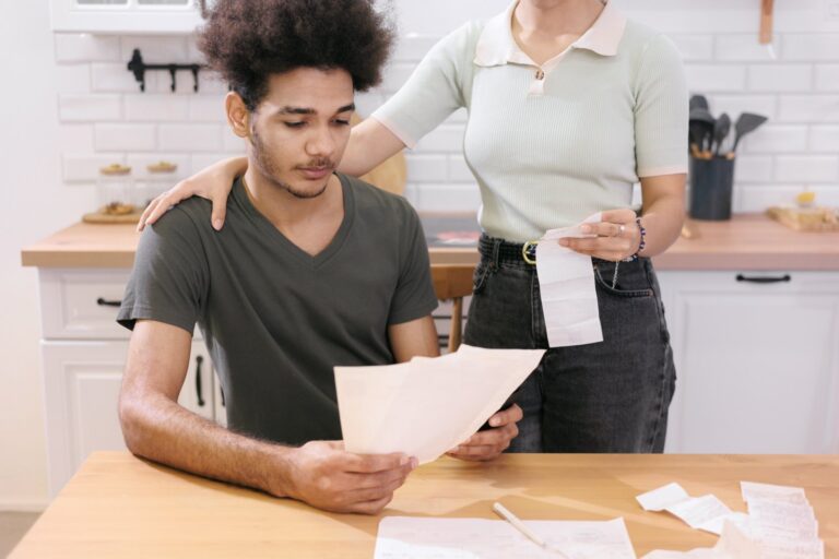 chłopak starający się o kredyt